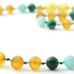 Barnsteen ketting – raw honey met amazoniet en jade